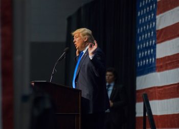 Trump csendben történelmet írt éjszaka, a valaha volt legnagyobb üzletet kötötte meg