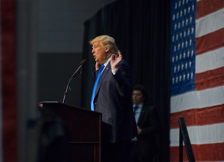 Trump csendben történelmet írt éjszaka, a valaha volt legnagyobb üzletet kötötte meg