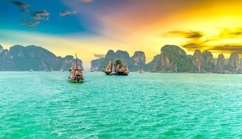 Felborult egy turistahajó Vietnámban, legkevesebb 27 ember életét vesztette