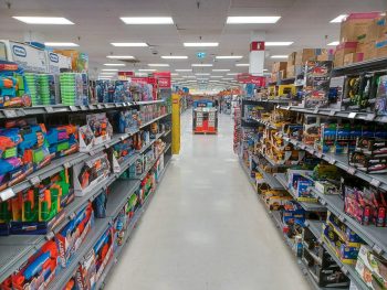 Tömeges késes támadás történt egy nagy amerikai áruházban, megérkezett az FBI