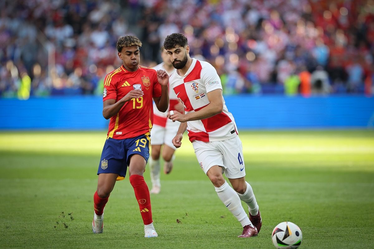 Katonának állt a Manchester City világsztárja, ‘éles’ akcióban vett részt (fotók)