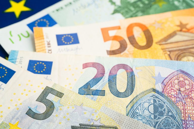 Ha eurót és dollárt váltanál, mutatunk valamit