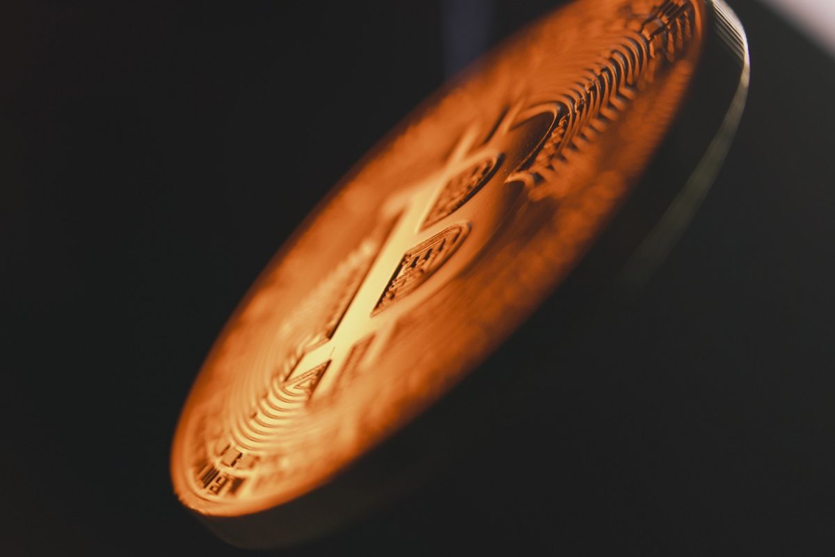 Történelmi csúcson a bitcoin, átlépte a 113 ezer dollárt