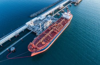 Drasztikus lépésre készül Brüsszel, 2027-re véget érhet az orosz olajimport Európában