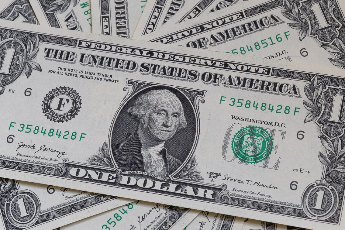 Trump történelmi bejelentése megrengette a pénzpiacokat, gyengül a dollár