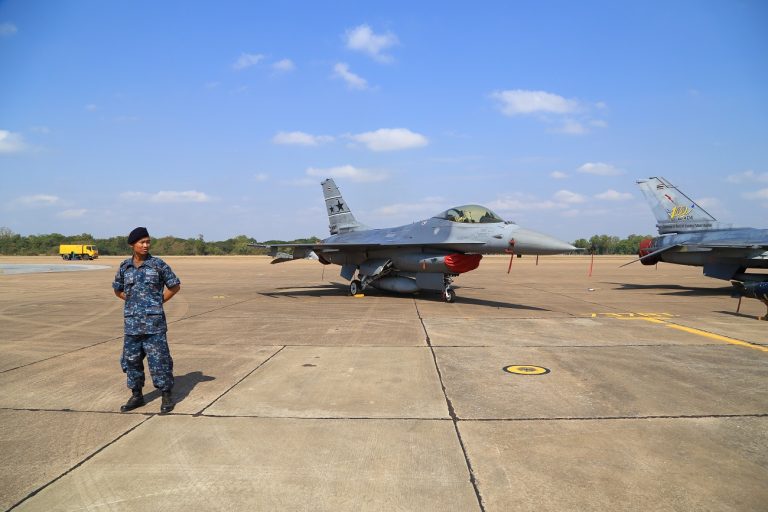 Már több mint 100 ezer ember menekült el a thaiföldi-kambodzsai háború elől