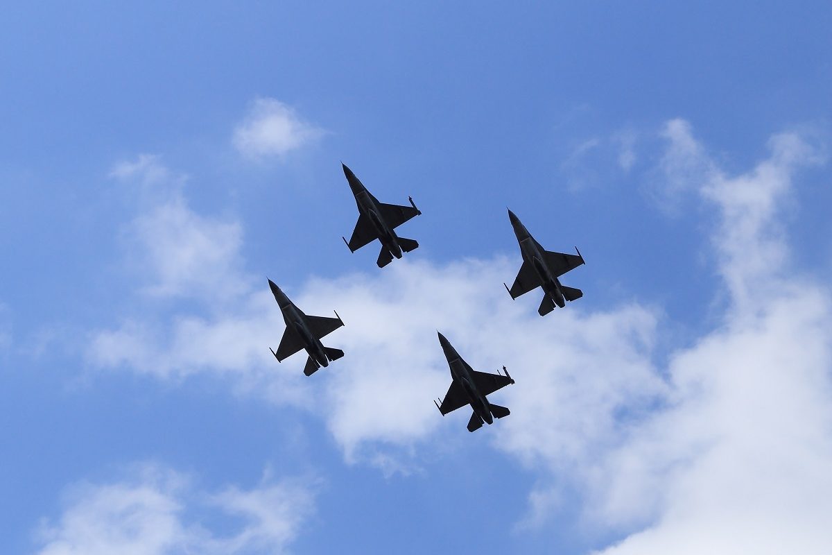 Amerikai F-16-os vadászgépek jelentek meg az orosz határ szomszédságában