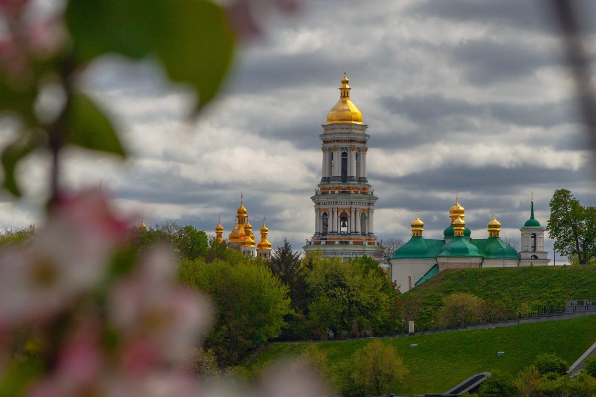 Forrósodik a talaj Zelenszkij alatt, ami miatt rendkívüli bejelentést tett