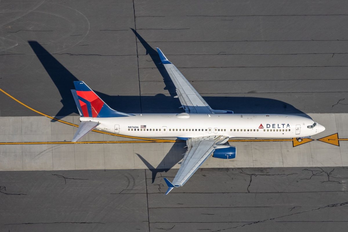 Gyermekpornográfia vádjával vették őrizetbe egy pilótát, tíz ügynök ment érte az utasszállítóra