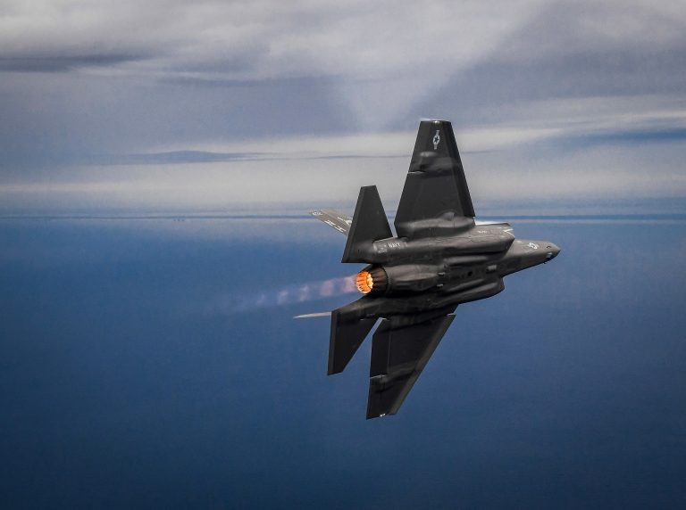 Lezuhant az USA félelmetes vadászgépe, egy F-35-ös