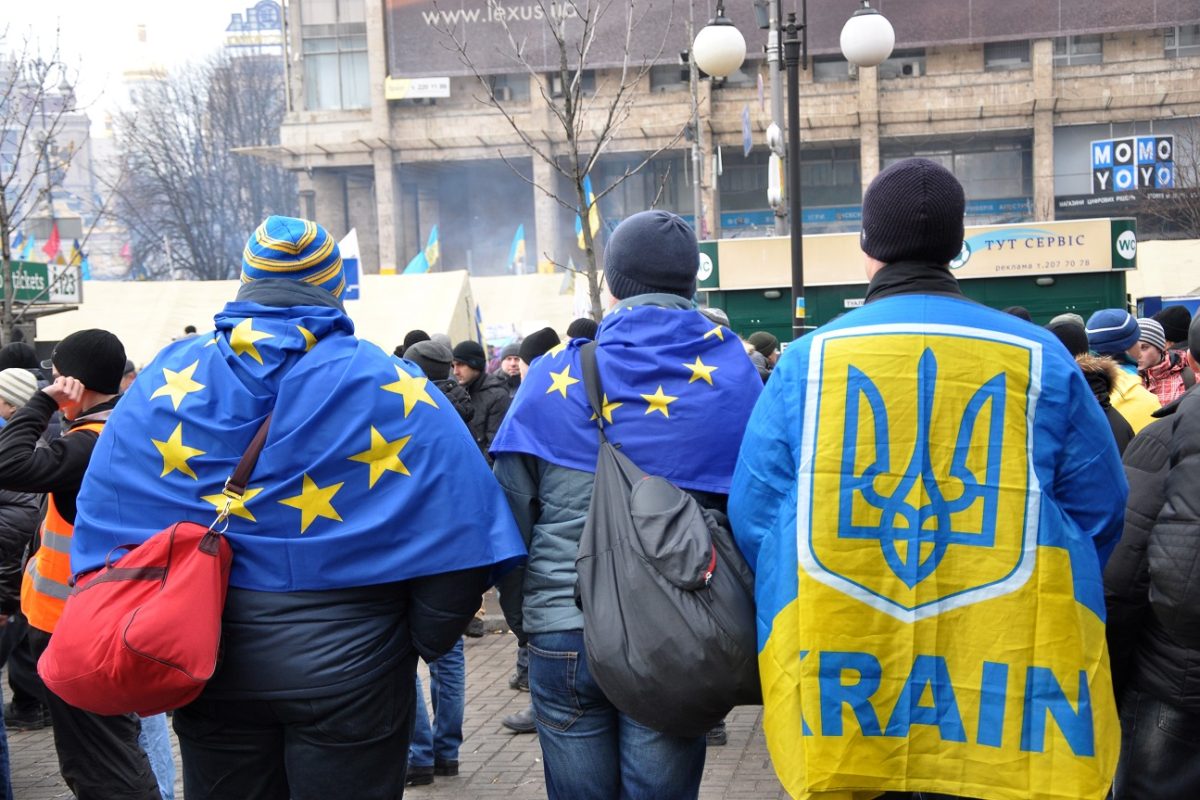 Az USA ukrajnai támogatásának leállítását és Zelenszkij eltávolítását követelik a botrány után