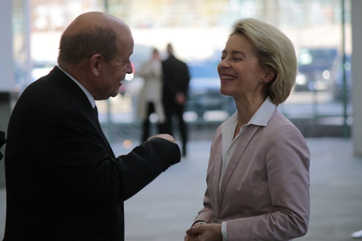 Von der Leyen túlélte a bizalmatlansági indítványt, de komoly figyelmeztetést kapott