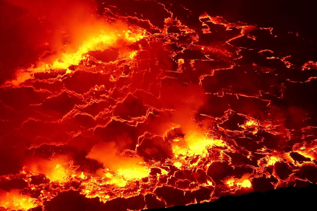 Oroszország lángoló óriása – egy 8,8-as földrengés után tört ki a Kljucsevszkaja Szopka (videó)