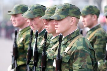 Holland hírszerzés: az oroszok tiltott vegyi fegyvereket vetnek be Ukrajna ellen