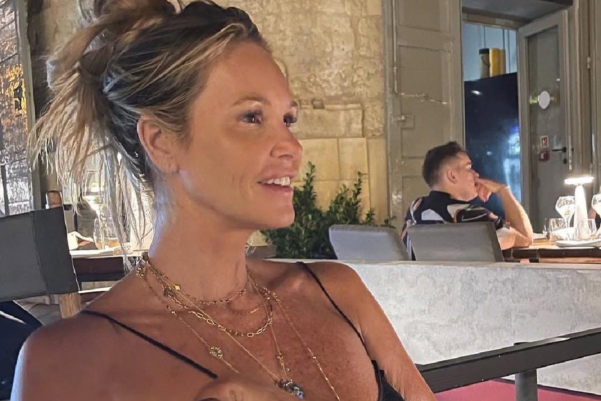 Nincs most nála vonzóbb szupermodell bikiniben