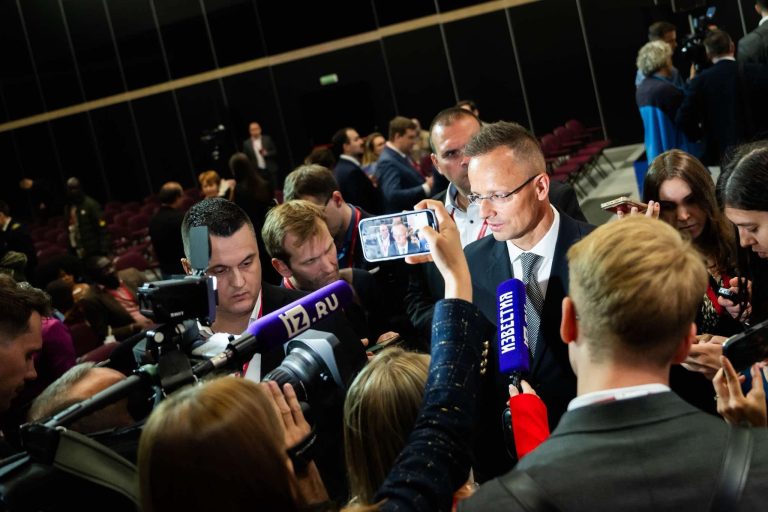 Szijjártó Péter nagyon aggasztó információkat tett közzé péntek délután a súlyos incidensről