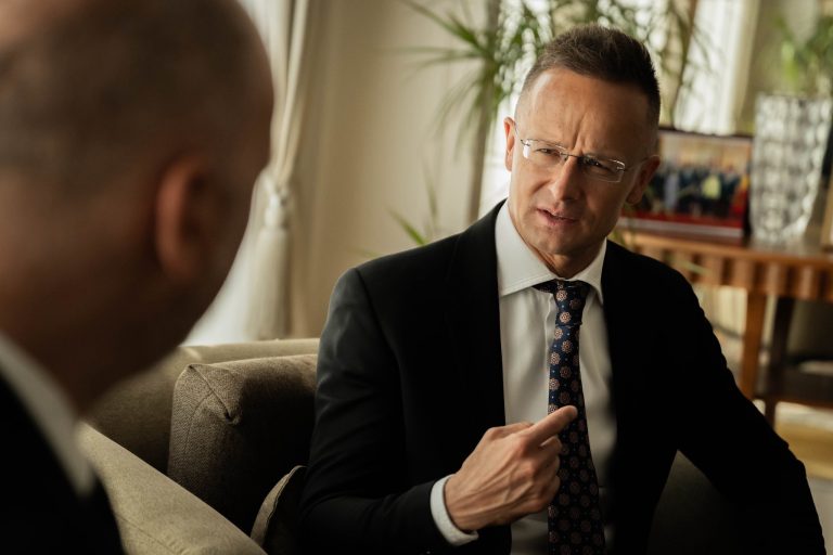 Kiemelten jelentős bejelentéssel érkezett Szijjártó Péter, történelmi lépés előtt az ország