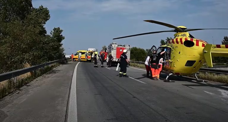 Drámai felvételek érkeztek az M5-ös autópályán történt súlyos kamionbalesetről