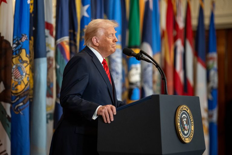 Trump továbbra sem küld amerikai katonákat Putyin hadseregének közelébe