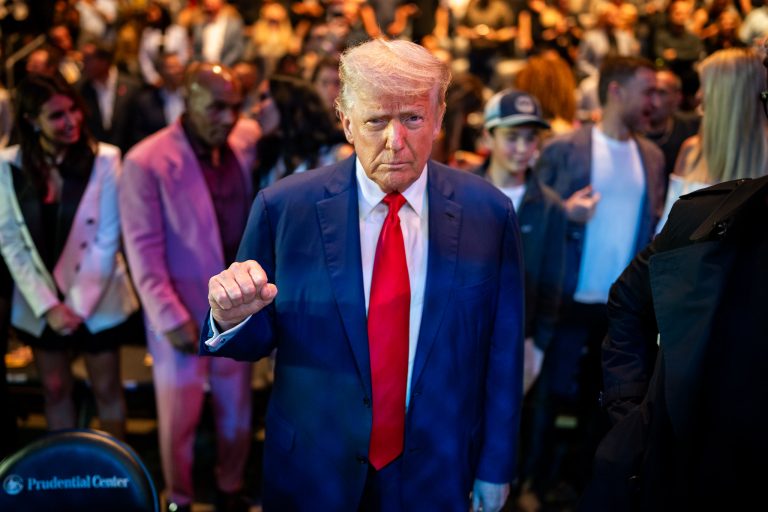 Trump emberei már megindultak Alaszkába Putyin miatt