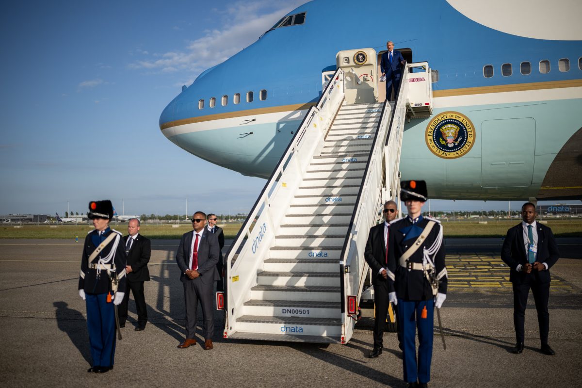 Trump elnöki gépe, az Air Force One felszállt – már úton van Putyinhoz, és üzent is