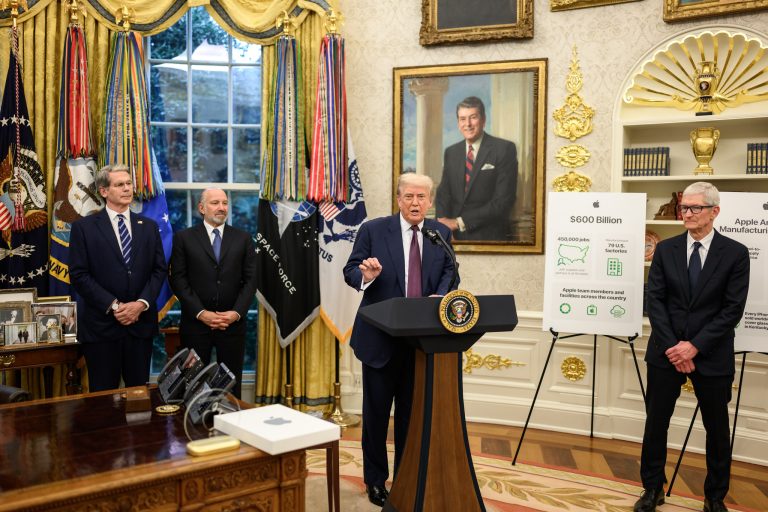 Egészen váratlan és történelmi találkozót hívott össze Trump a Fehér Házban Putyin után