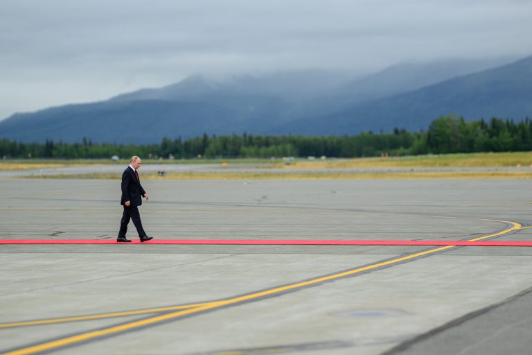 Moszkva bejelentette, Putyin készen áll a találkozóra Zelenszkijjel, de van egy kis gond