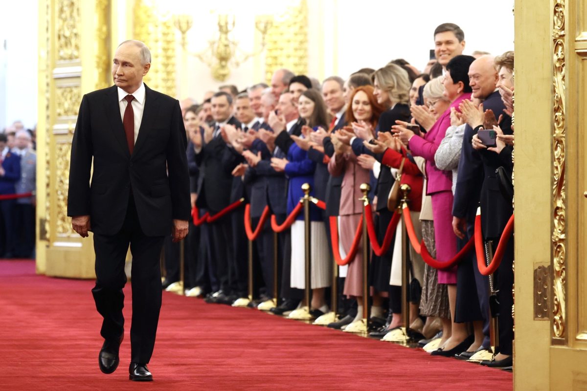 Putyin egyik legújabb hajója egyszerűen felborult és elsüllyedt