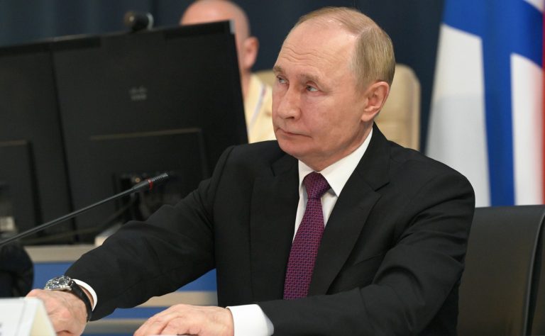 Összeállt a kép, Trump emiatt nem akarhatja keményen büntetni Putyint