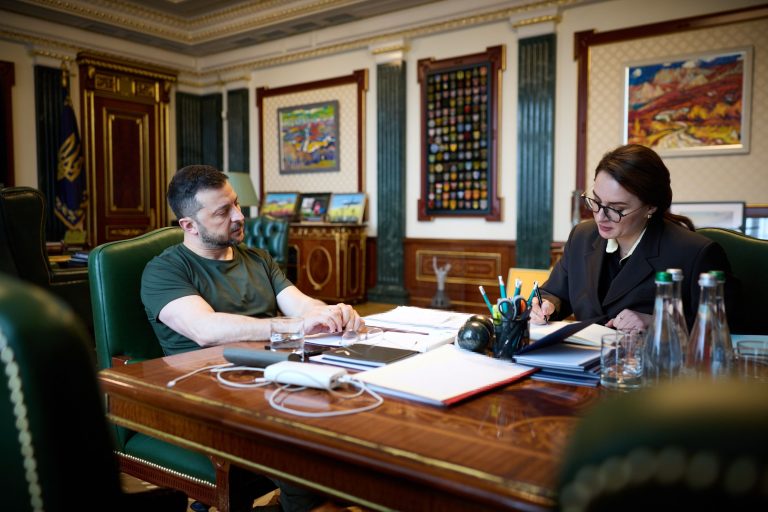 Több mint százezer háztartás maradt áram nélkül egy  éjszakai orosz támadás után