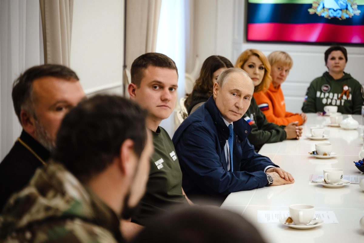 Putyinnak ismét arra kellett ébrednie, hogy fenyegetik