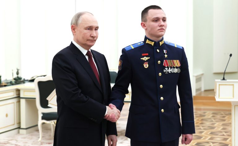 Erősít az orosz hadsereg – 140 drónt irányítottak az ukránokra az éjszaka