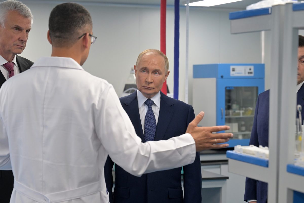 Kiborultak az ukránok, hogy Putyin vörös szőnyegen sétált végig Trump-hoz Alaszkában