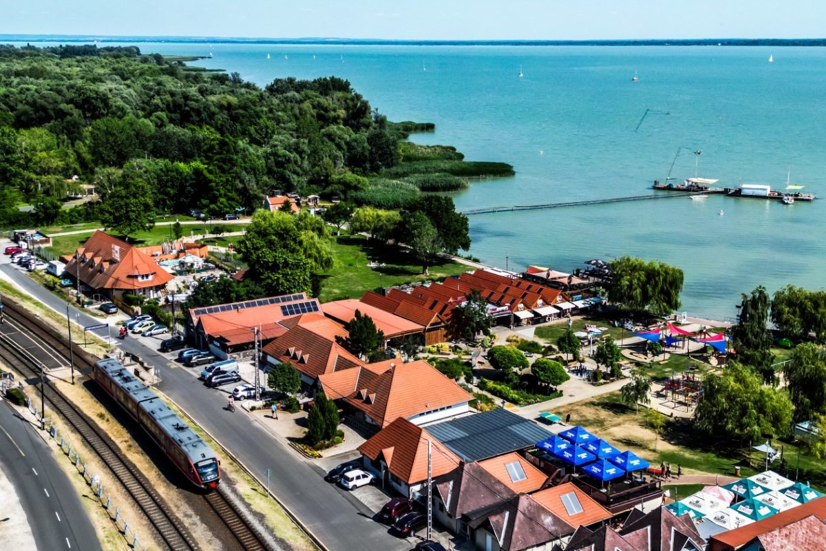 Váratlan lépésre szánta el magát a MÁV a balatoni útószezonra