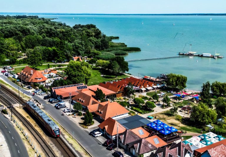 Váratlan lépésre szánta el magát a MÁV a balatoni útószezonra