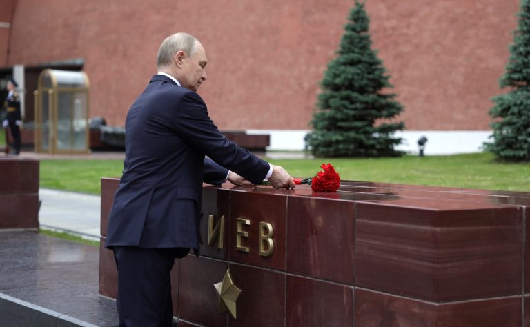 Felszólították Putyint, azonnal állítsa le a rakéták kilövését, és üljön le tárgyalni