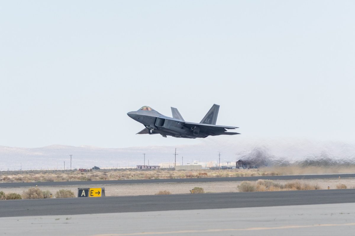 Szürreális videó az oroszokról – az amerikai légierő kísérte és védte Putyin gépét