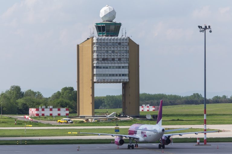 Akkora zivatar zúdult Budapestre, hogy le kellett zárni a Liszt Ferenc repülőtér futópályáit