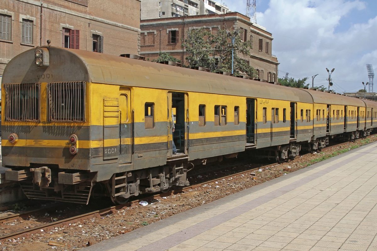 Vonatkatasztrófa történt Egyiptomban – többen meghaltak, 103-an megsérültek