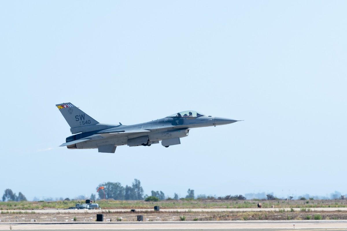 Egy furcsa gép jelent meg Trump fölött, azonnal riasztották a vadászgépeket