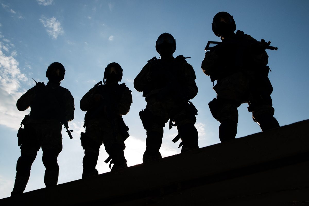 Videón a rendőrök nagy akciója – brutális ékszerrablókat fogtak az autópályán