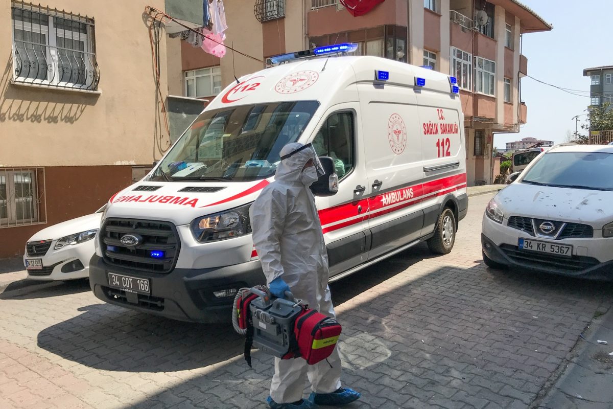 Két tinédzser holttestére bukkantak egy isztambuli hotelben, az apa sokkal került kórházba