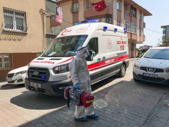 Két tinédzser holttestére bukkantak egy isztambuli hotelben, az apa sokkal került kórházba