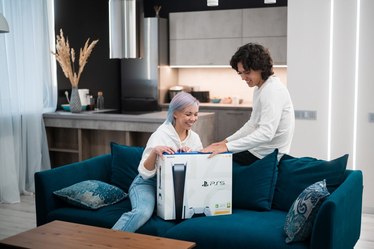 Továbbra is szárnyal a PlayStation 5, már több mint 80 millió konzolt szállított le a Sony