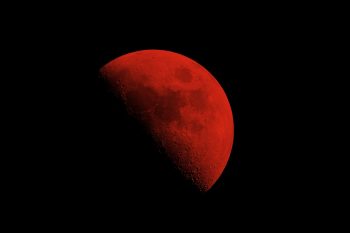 82 percen át fog vörösen izzani a Hold – jön a szeptemberi vérhold