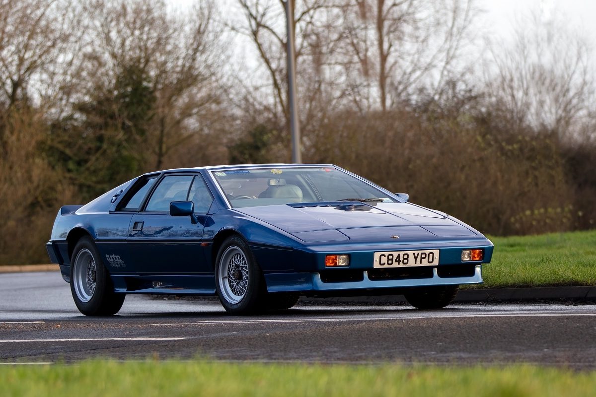 550 munkahelyet szüntet meg a világ egyik legismertebb autómárkája