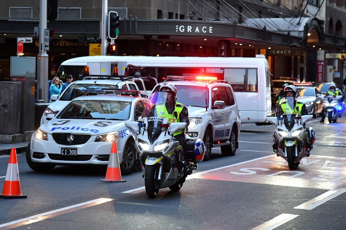 Megnevezték és bemutatták a hidegvérű kétszeres  rendőrgyilkost – nagy erőkkel zajlik a hajtóvadászat