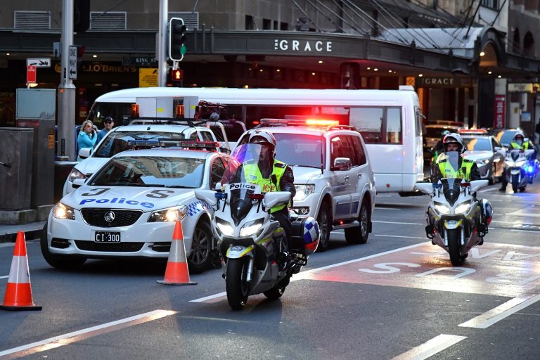 Megnevezték és bemutatták a hidegvérű kétszeres  rendőrgyilkost – nagy erőkkel zajlik a hajtóvadászat