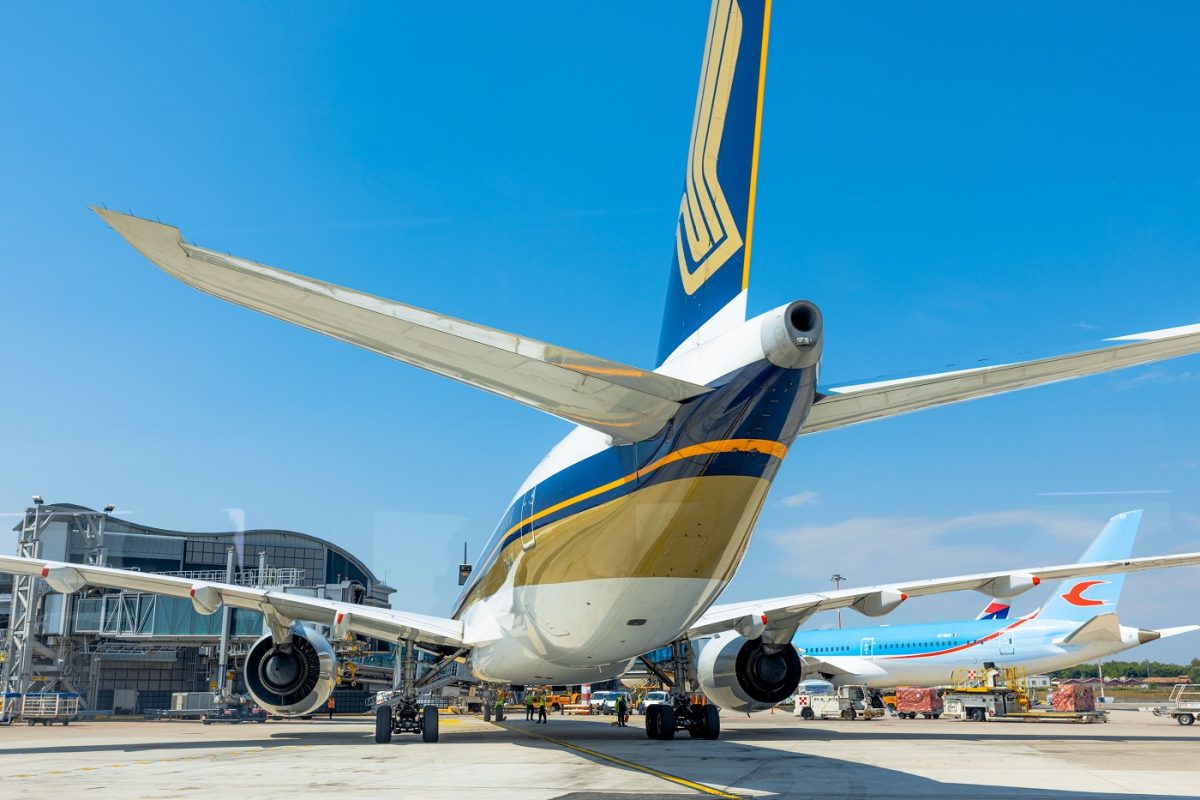 Megdöbbentő incidens történt a milánói repülőtéren, lángokba borította a férfi a reptér egy részét (videó)