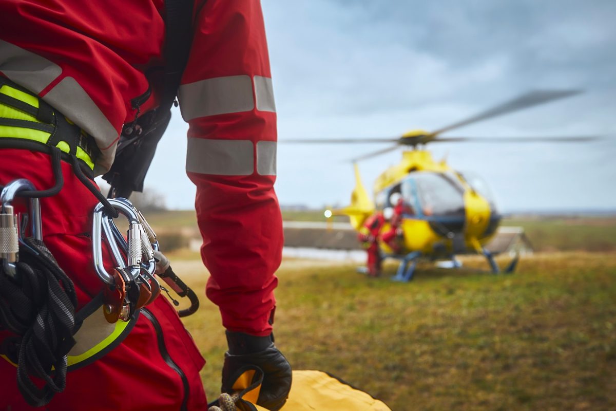Teljes útzár az M5-ösön – kamion és három autó ütközött Lajosmizsénél, mentőhelikoptert is küldtek